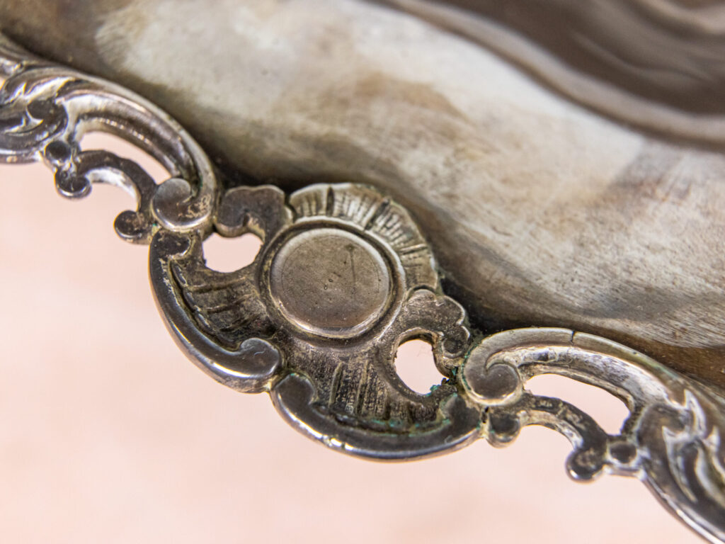 Антикварна фруктовниця