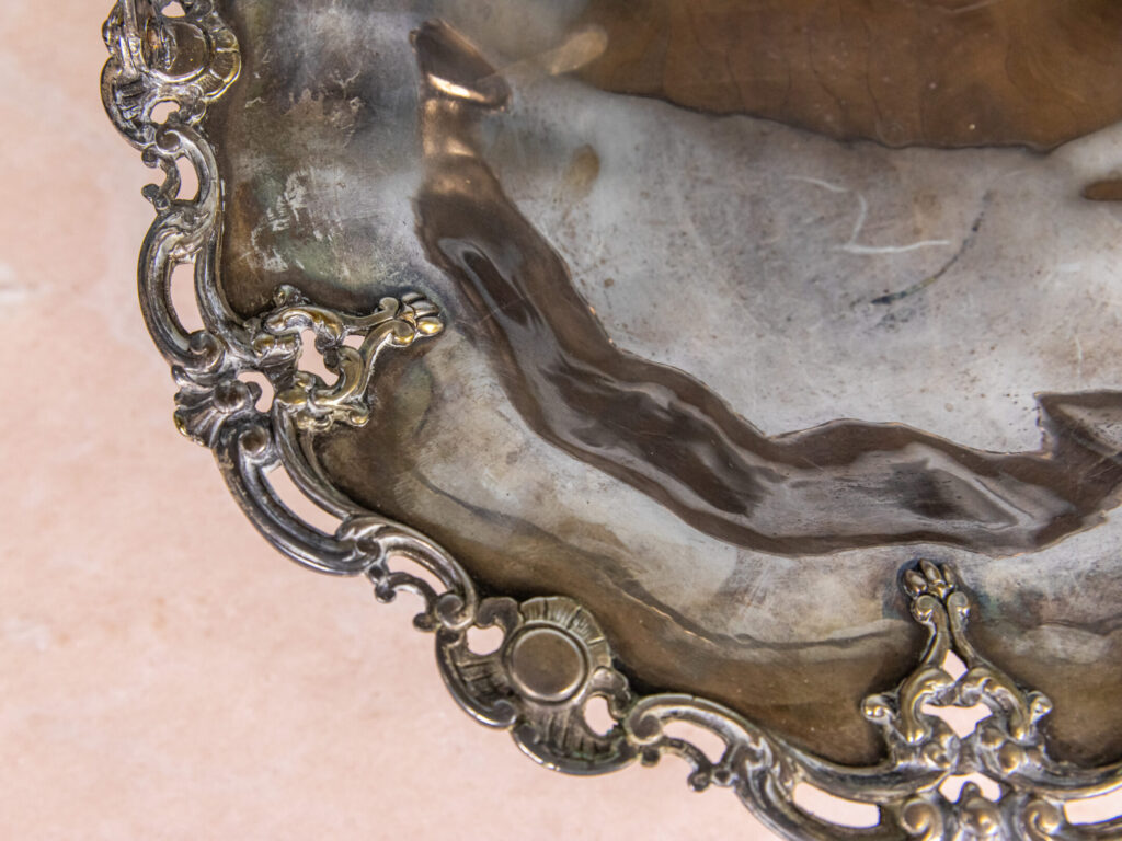 Антикварна фруктовниця