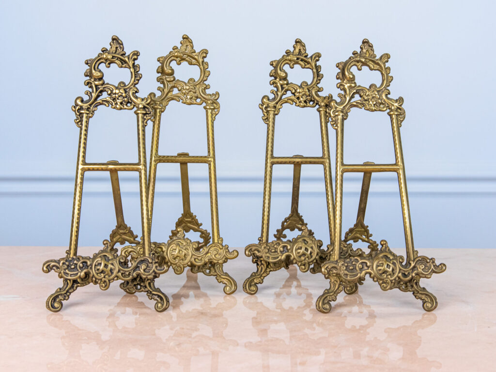 Вінтажні презентаційні мольберти-підставки