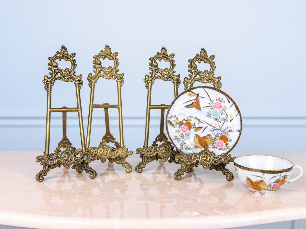 Вінтажні презентаційні мольберти-підставки