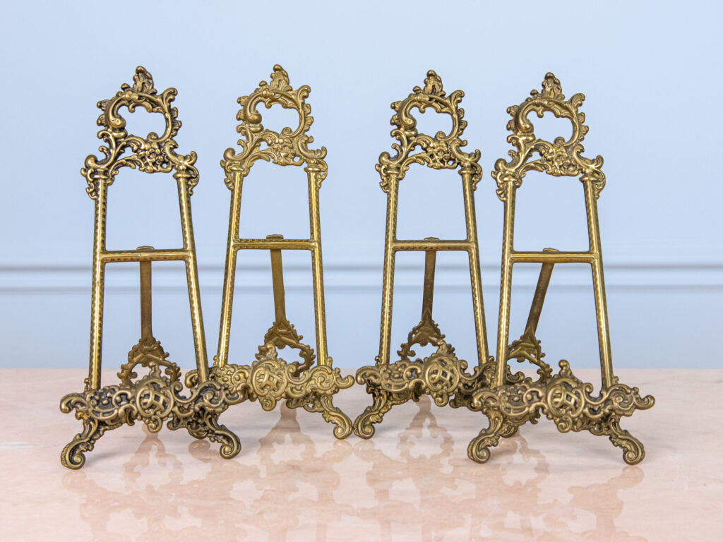 Вінтажні презентаційні мольберти-підставки