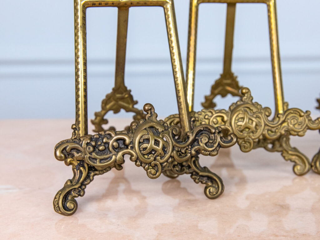 Вінтажні презентаційні мольберти-підставки