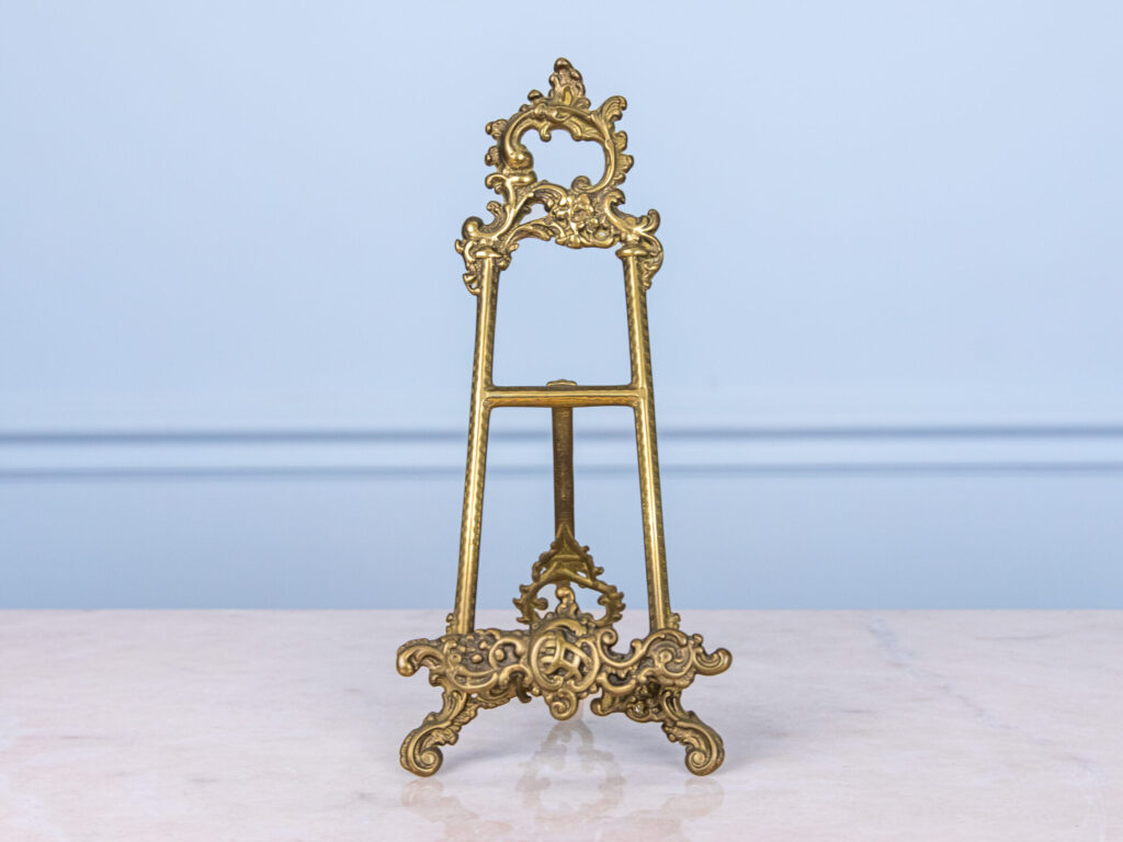 Вінтажні презентаційні мольберти-підставки