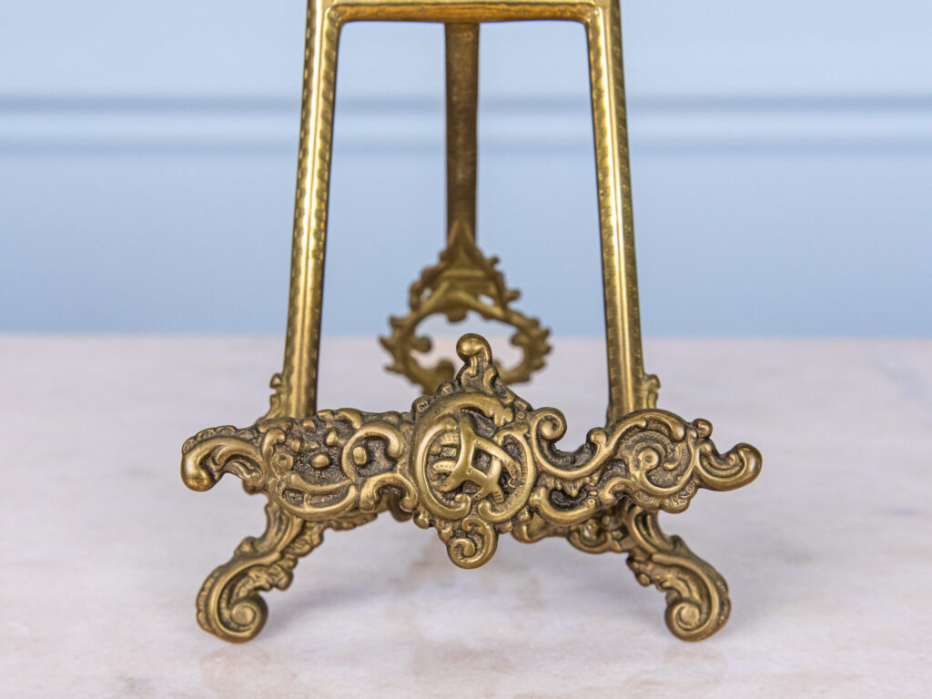 Вінтажні презентаційні мольберти-підставки