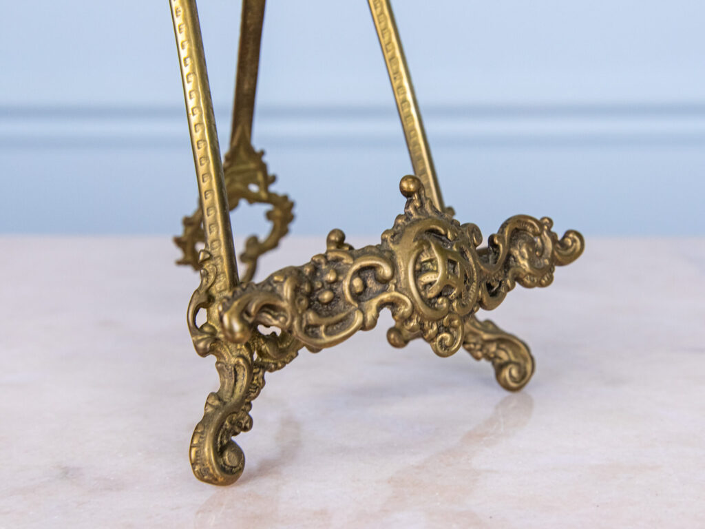 Вінтажні презентаційні мольберти-підставки