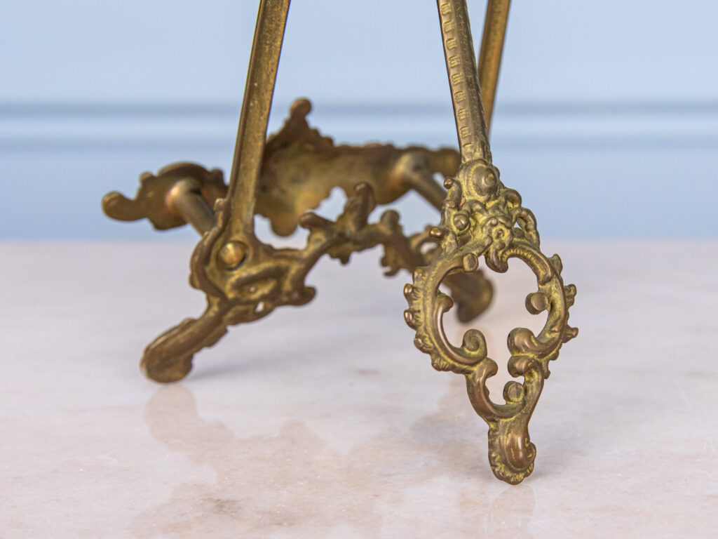 Вінтажні презентаційні мольберти-підставки