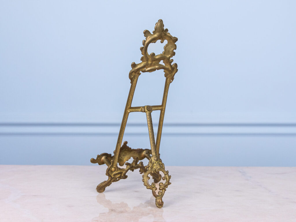 Вінтажні презентаційні мольберти-підставки