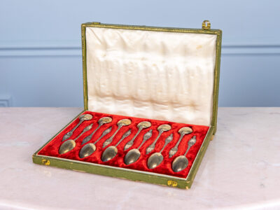 Антикварний набір срібних ложок