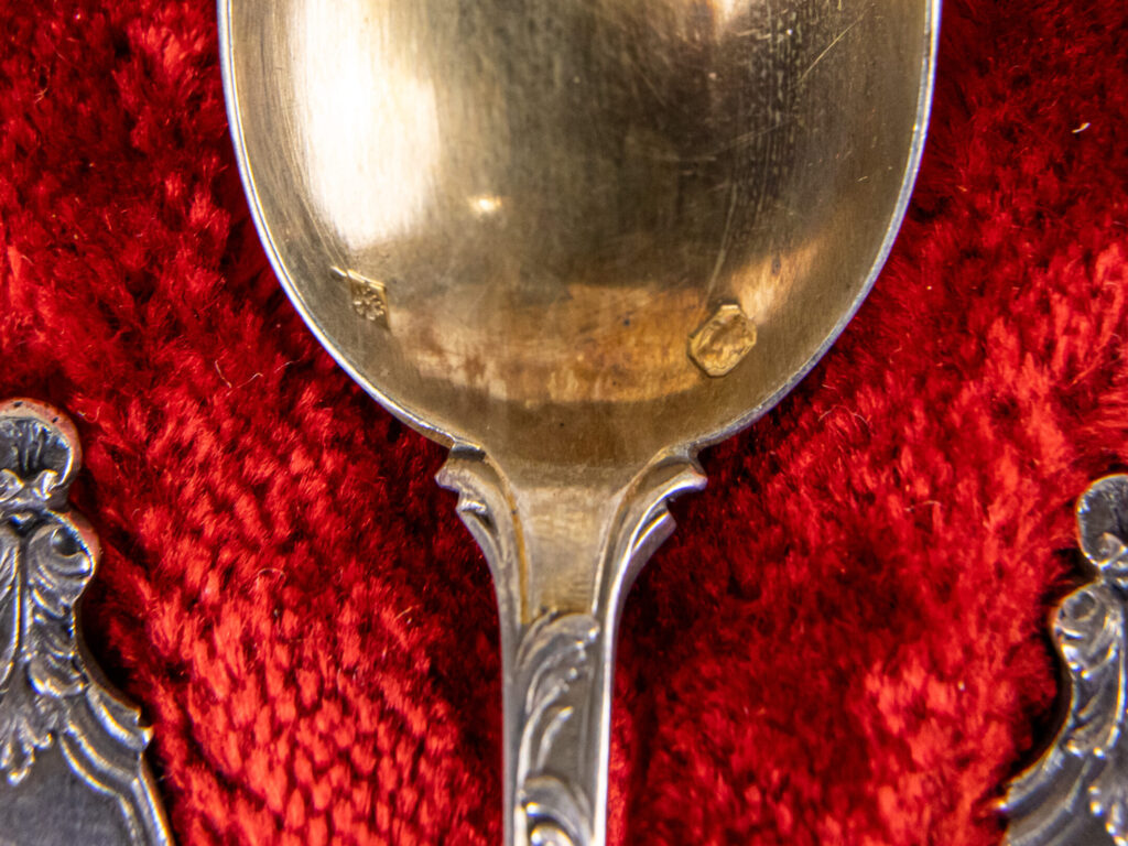 Антикварний набір срібних ложок