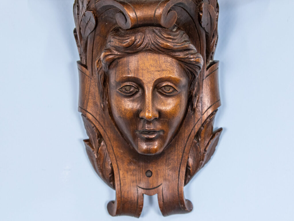 BN4A0927 Антикварна поличка-консоль