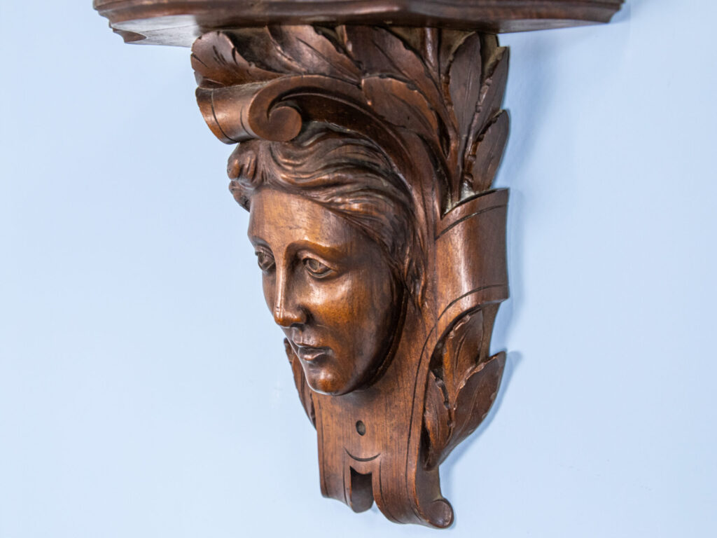 BN4A0936 Антикварна поличка-консоль