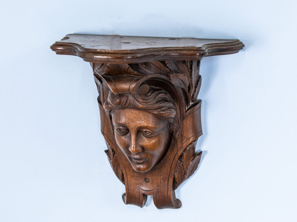 BN4A0941 Антикварна поличка-консоль