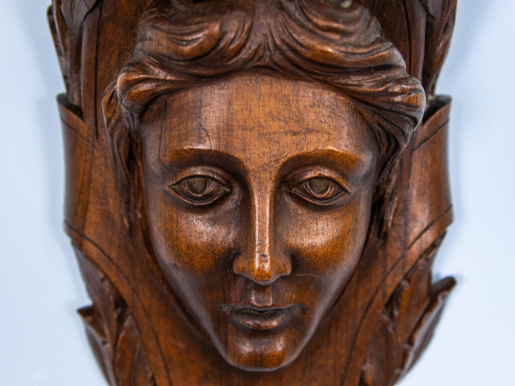 BN4A0944 Антикварна поличка-консоль