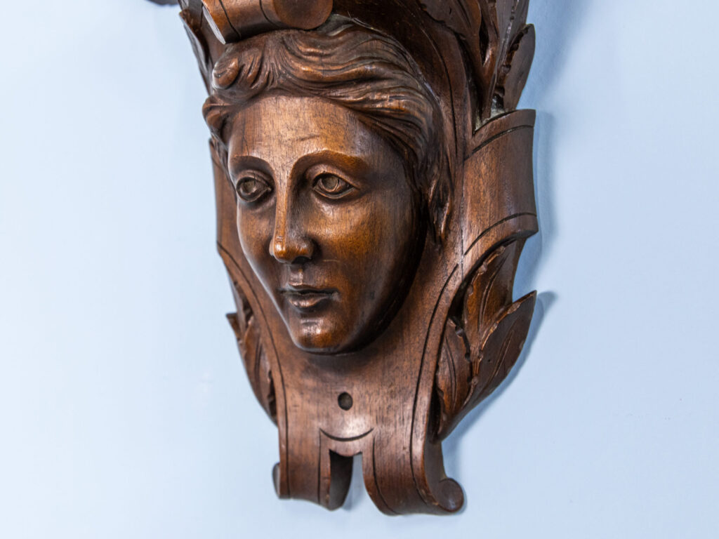 BN4A0951 Антикварна поличка-консоль