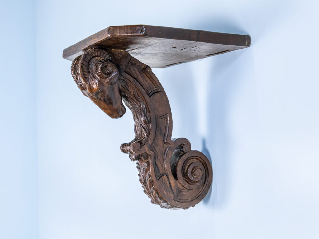 BN4A0955 Антикварна поличка-консоль