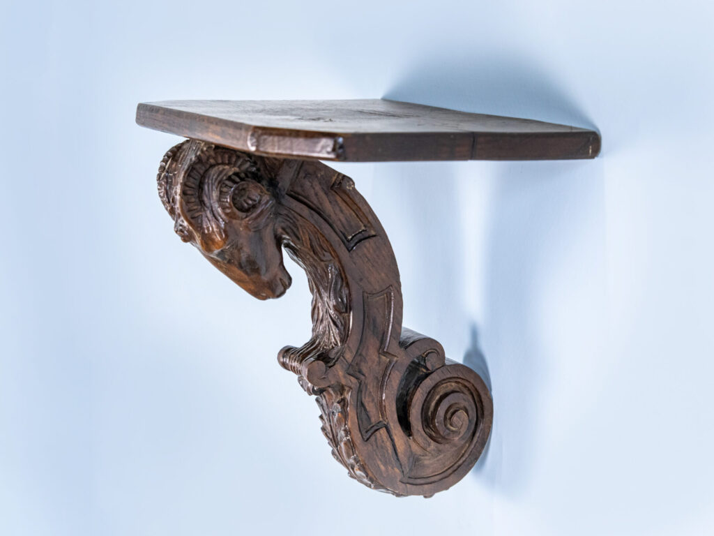 BN4A0960 Антикварна поличка-консоль