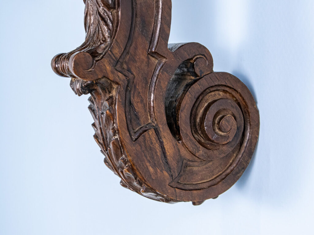 BN4A0968 Антикварна поличка-консоль