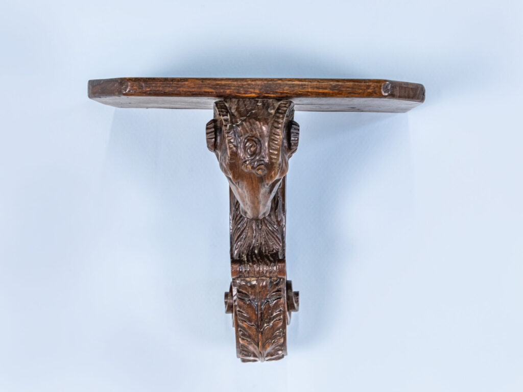 BN4A0972 Антикварна поличка-консоль