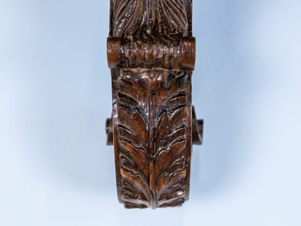 BN4A0977 Антикварна поличка-консоль