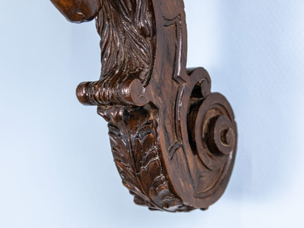 BN4A0982 Антикварна поличка-консоль