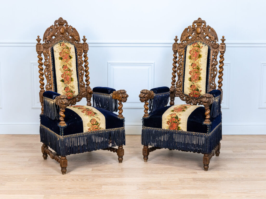 Пара антикварних крісел у стилі Неоренесансу