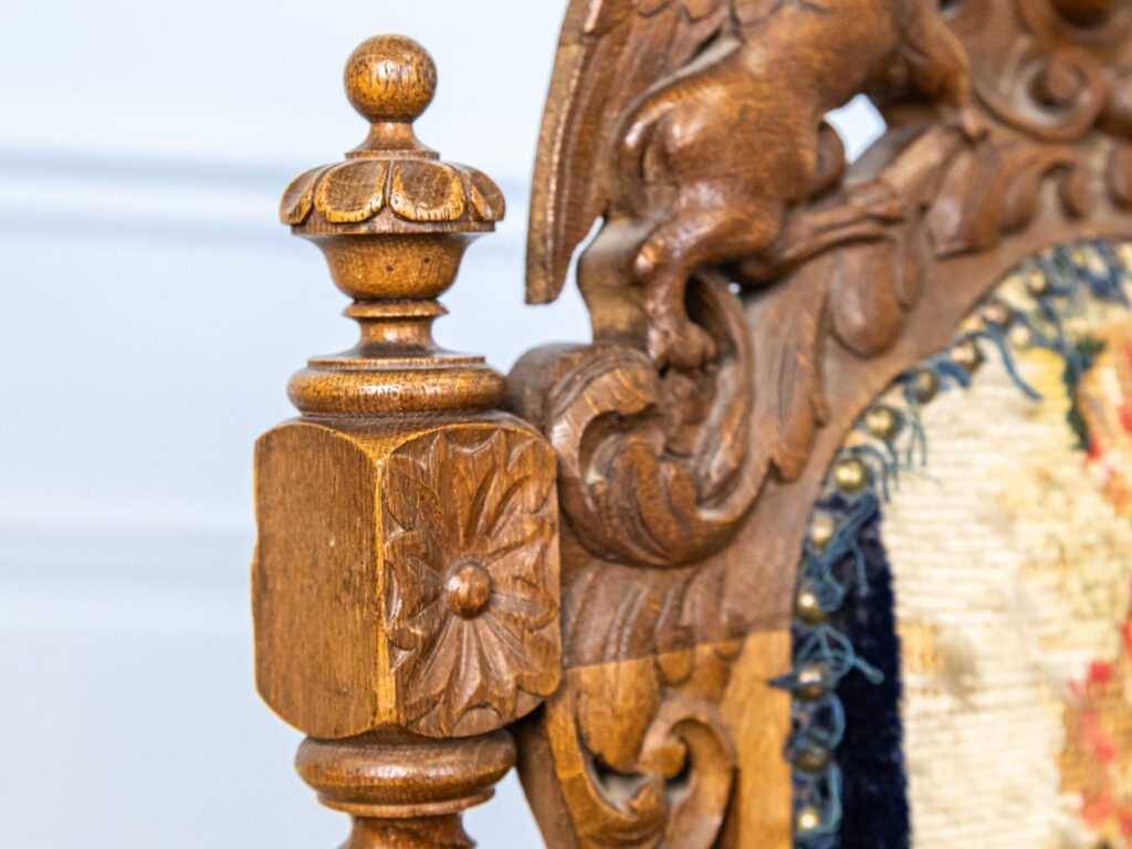 Пара антикварних крісел у стилі Неоренесансу