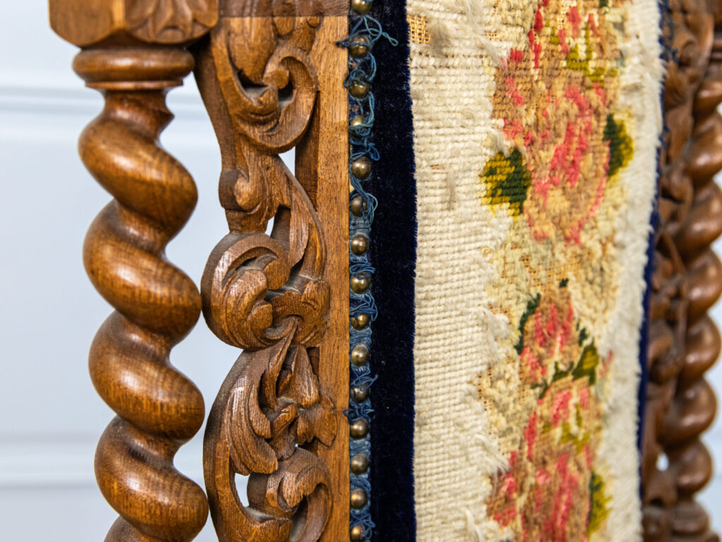 Пара антикварних крісел у стилі Неоренесансу