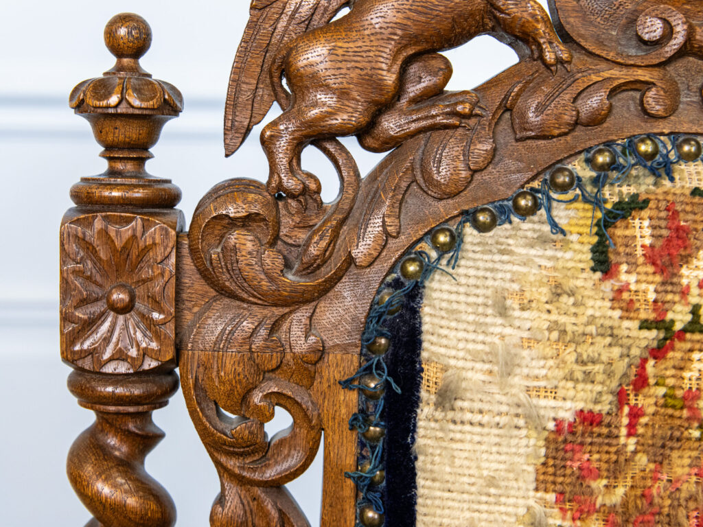 Пара антикварних крісел у стилі Неоренесансу