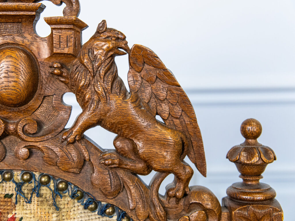 Пара антикварних крісел у стилі Неоренесансу