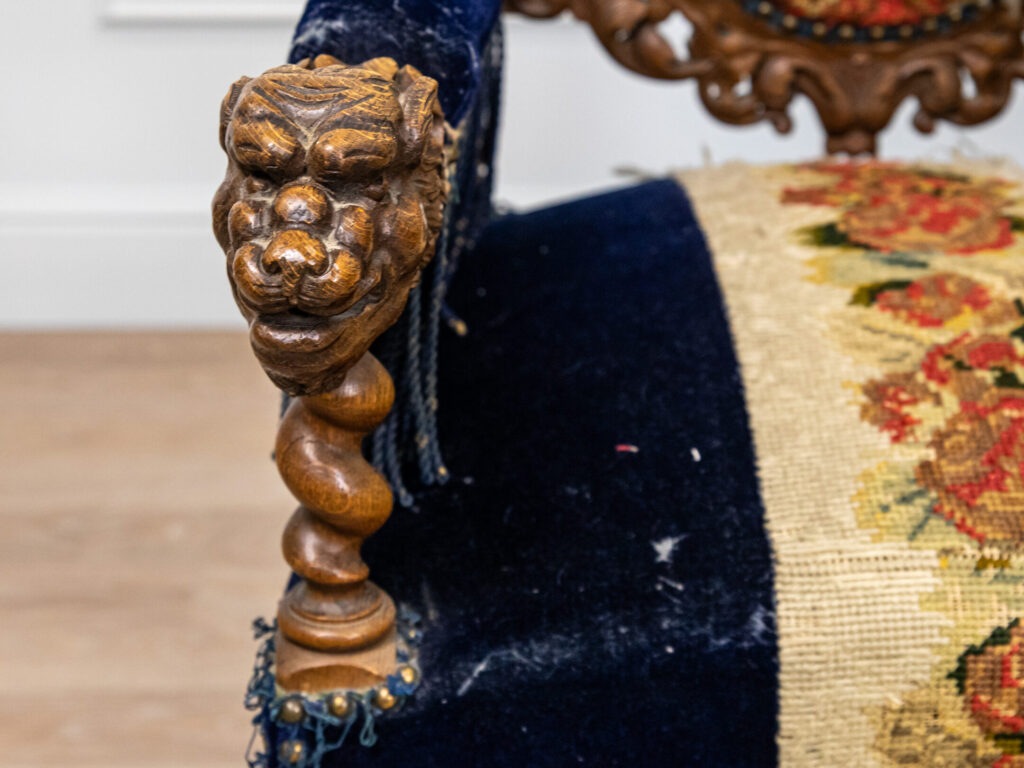 Пара антикварних крісел у стилі Неоренесансу