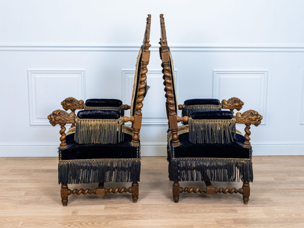 Пара антикварних крісел у стилі Неоренесансу