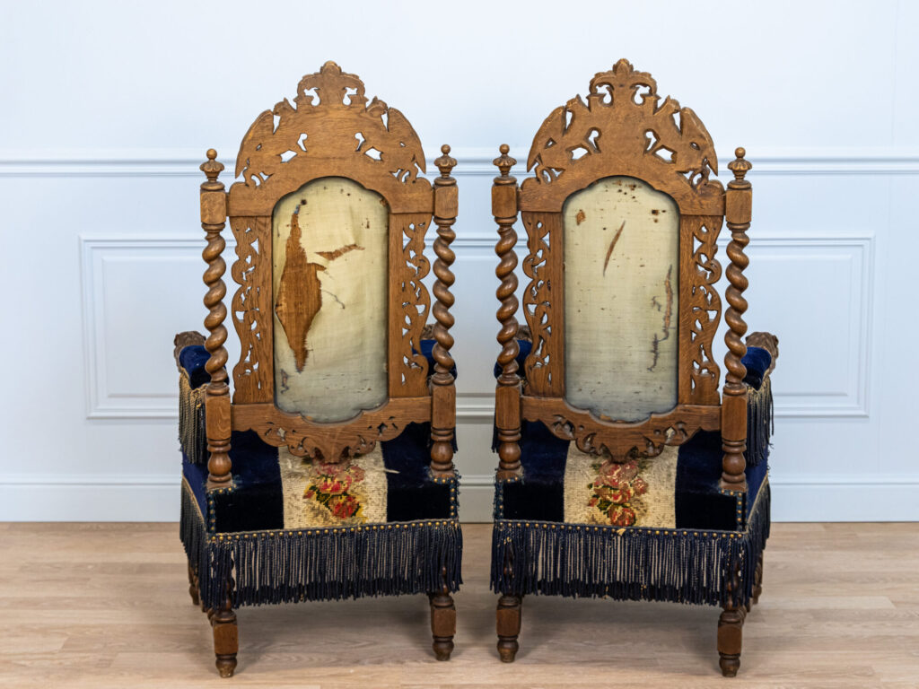 Пара антикварних крісел у стилі Неоренесансу