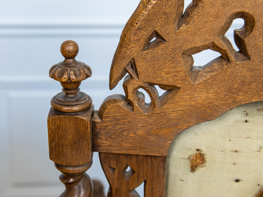 Пара антикварних крісел у стилі Неоренесансу