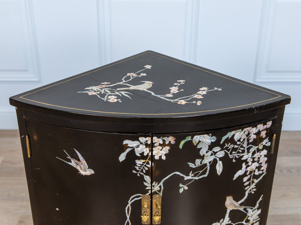 BN4A1167 Вінтажна кутова тумба в стилі Шинуазрі