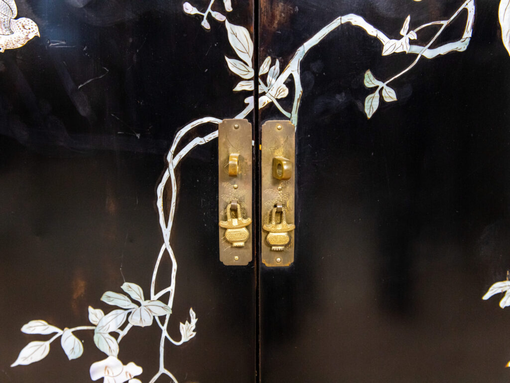 BN4A1179 Вінтажна кутова тумба в стилі Шинуазрі