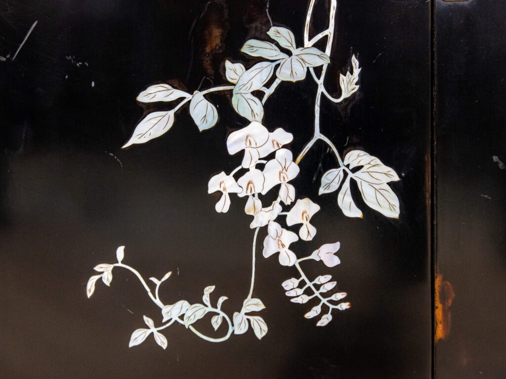 BN4A1181 Вінтажна кутова тумба в стилі Шинуазрі