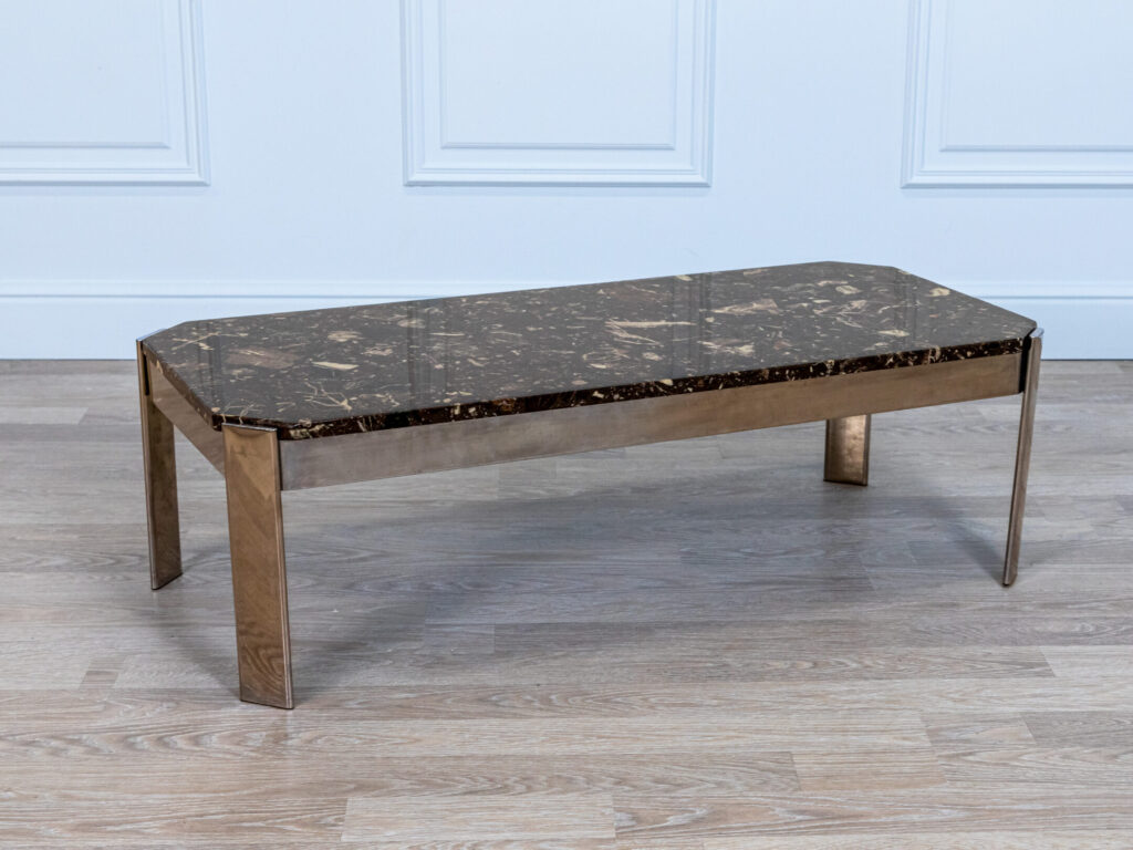 Вінтажний журнальний столик з мармуровою стільницею