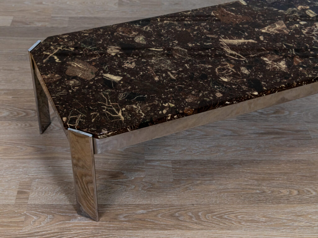 Вінтажний журнальний столик з мармуровою стільницею