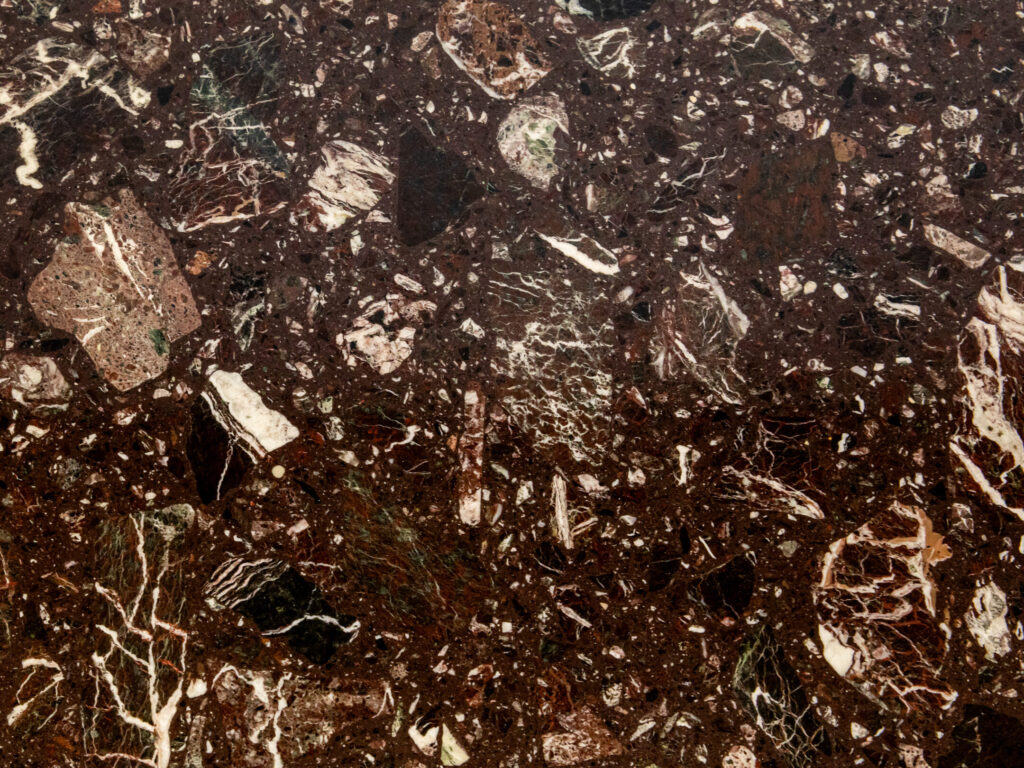 Вінтажний журнальний столик з мармуровою стільницею