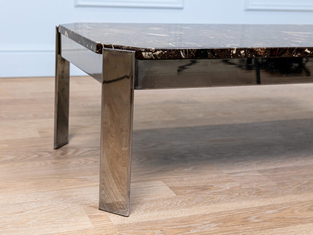 Вінтажний журнальний столик з мармуровою стільницею