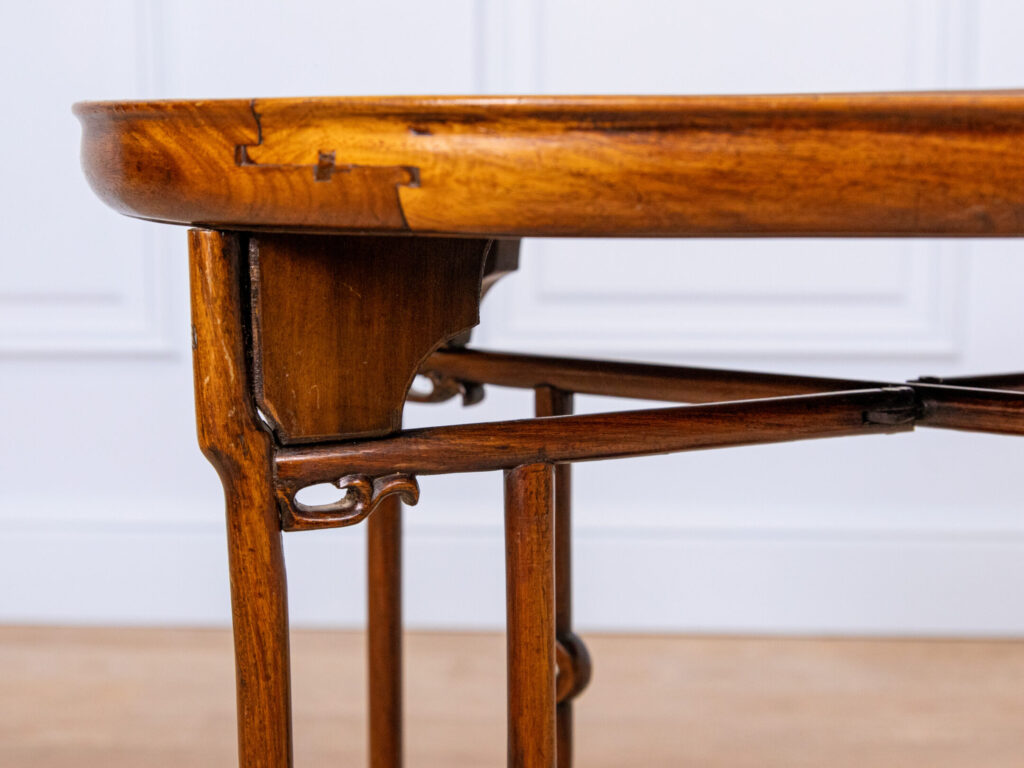 Антикварный журнальный столик в ориентальном стиле