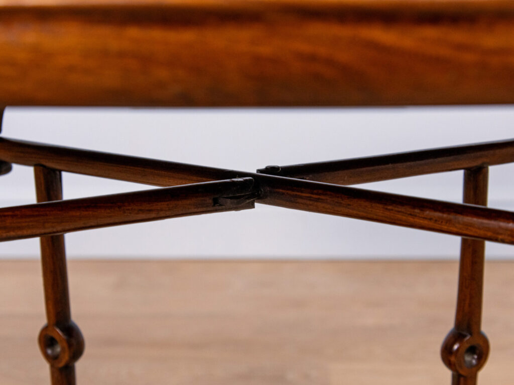 Антикварный журнальный столик в ориентальном стиле