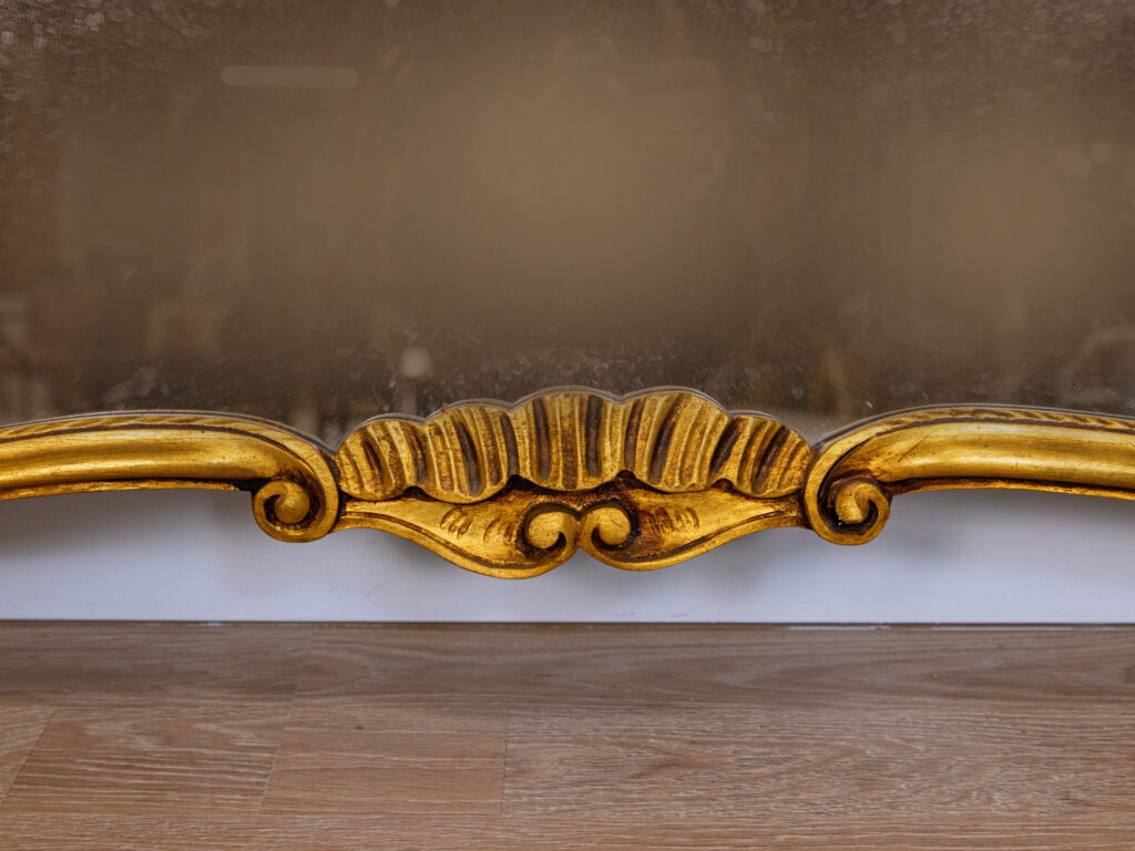 Антикварное зеркало в стиле рококо