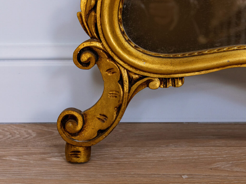 Антикварное зеркало в стиле рококо