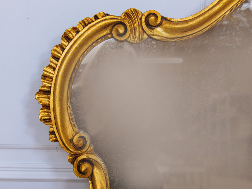 Антикварное зеркало в стиле рококо