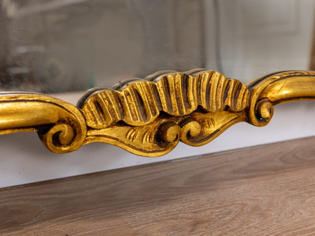 Антикварное зеркало в стиле рококо