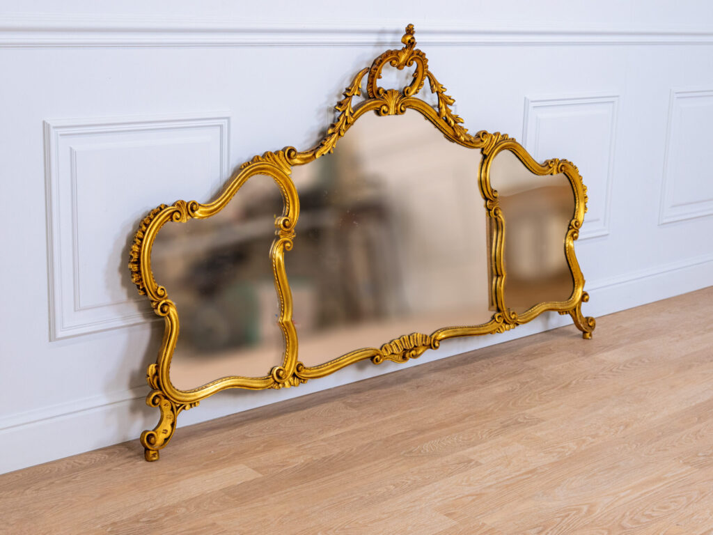 Антикварное зеркало в стиле рококо