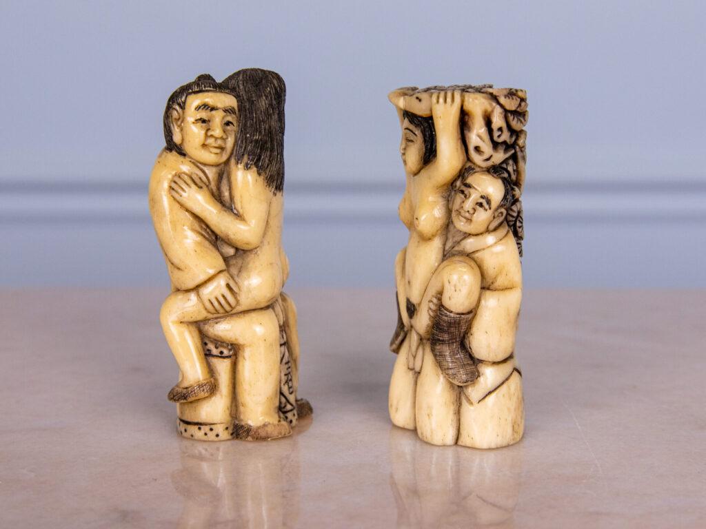 Антикварні еротичні скульптури (shunga) зі слонової кістки