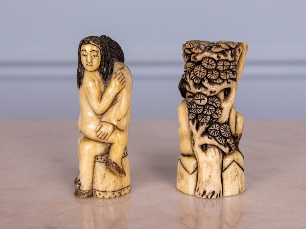 Антикварні еротичні скульптури (shunga) зі слонової кістки