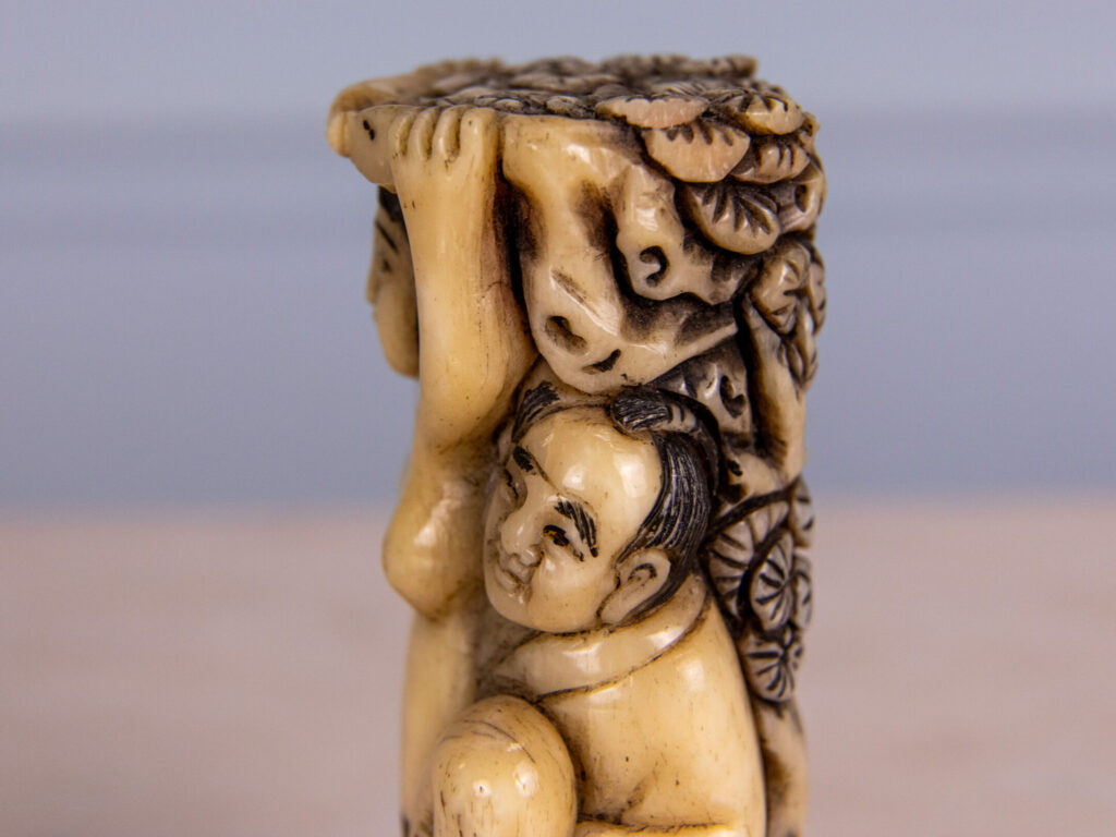 Антикварні еротичні скульптури (shunga) зі слонової кістки